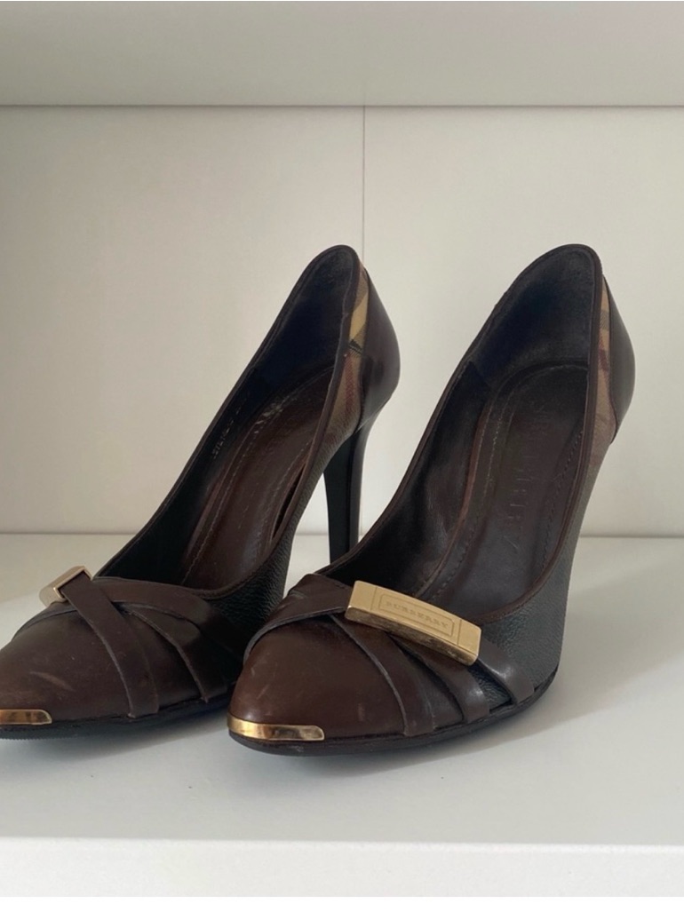 Burberry Brown Leather Pointed-Toe Heels With Gold Accents
